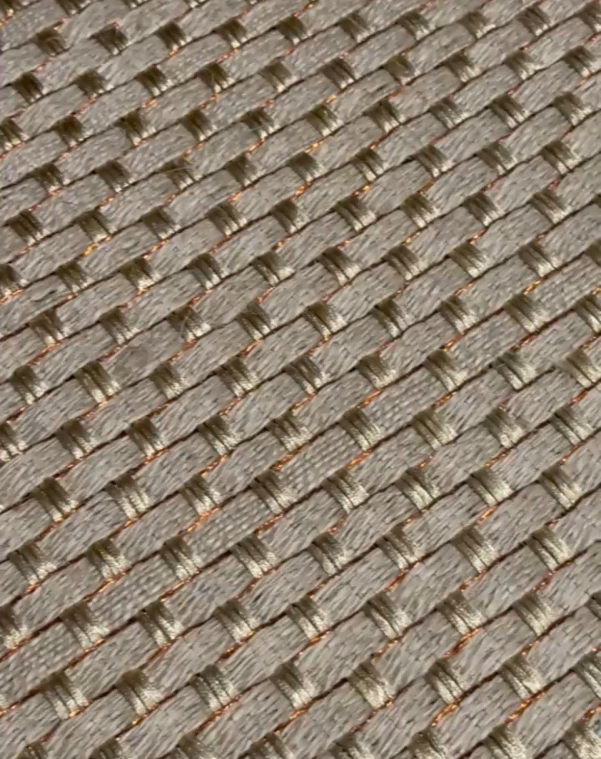 Tapete hecho a mano en Fibra Natural / Tejido Paz / Fique + Seda + Cobre / Borde Fique + Cobre