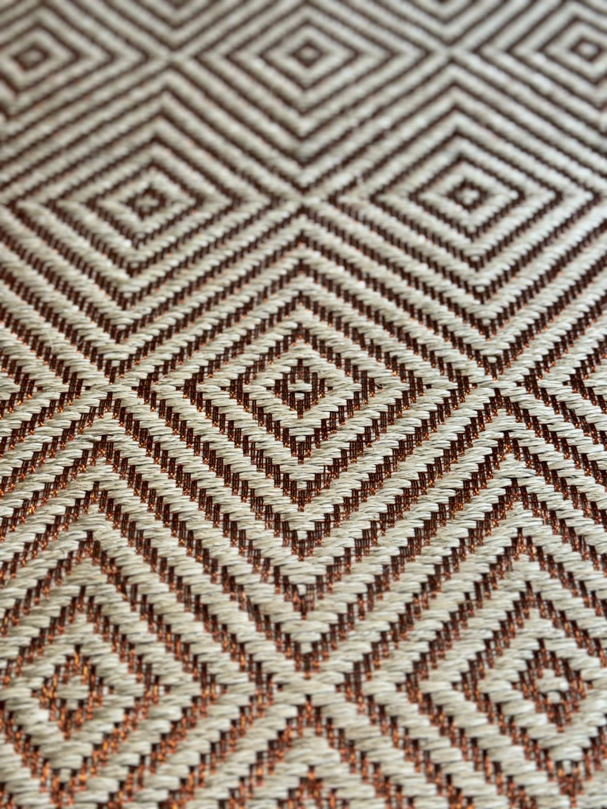 Tapete hecho a mano en Fibra Natural / Tejido Maya / Fique + Cobre / Esquineros en cobre + Borde en fique